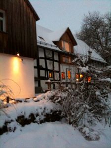 Seminarhaus Alhausen Terrassenansicht im Schnee